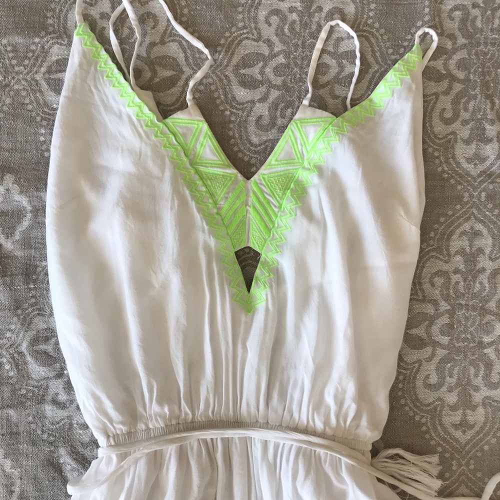 White romper - Picture 3 of 4